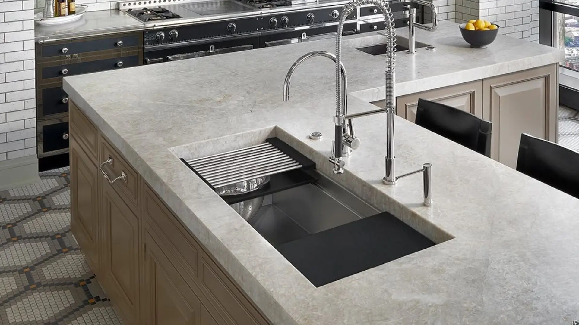 Modern kitchen faucet with a pull-down sprayer and high-arc design